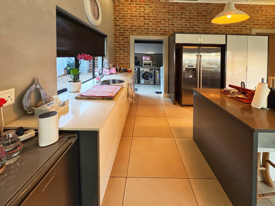 5 Bedroom Property for Sale in The Coves North West